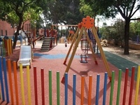 Instal·lació de paviment de seguretat sota els Jocs Infantils dels parcs municipals 5