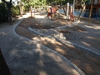 Instal·lació de paviment de seguretat sota els Jocs Infantils dels parcs municipals 7