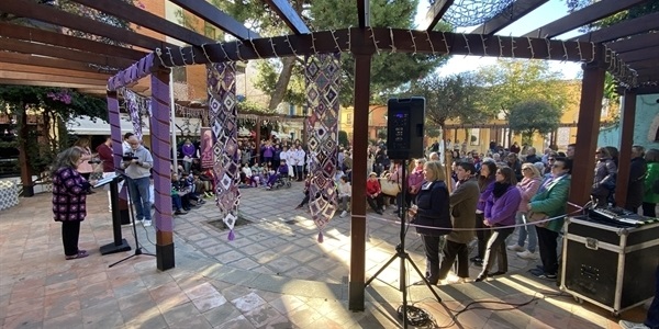 ACTE DE CONDEMNA A LA VIOLÈNCIA DE GÈNERE I HOMENATGE A LES DONES ASSASSINADES